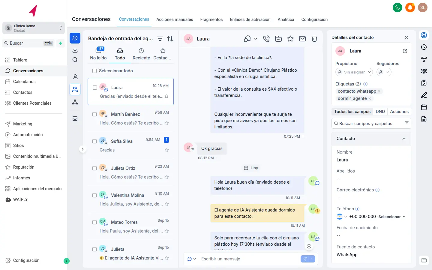 Bandeja de conversaciones de clinikUP con mensajes de WhatsApp de pacientes de ejemplo
